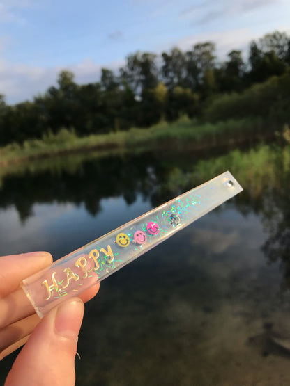 Lesezeichen „Happy“ mit Konfetti-Effekt und Farbwechsel
